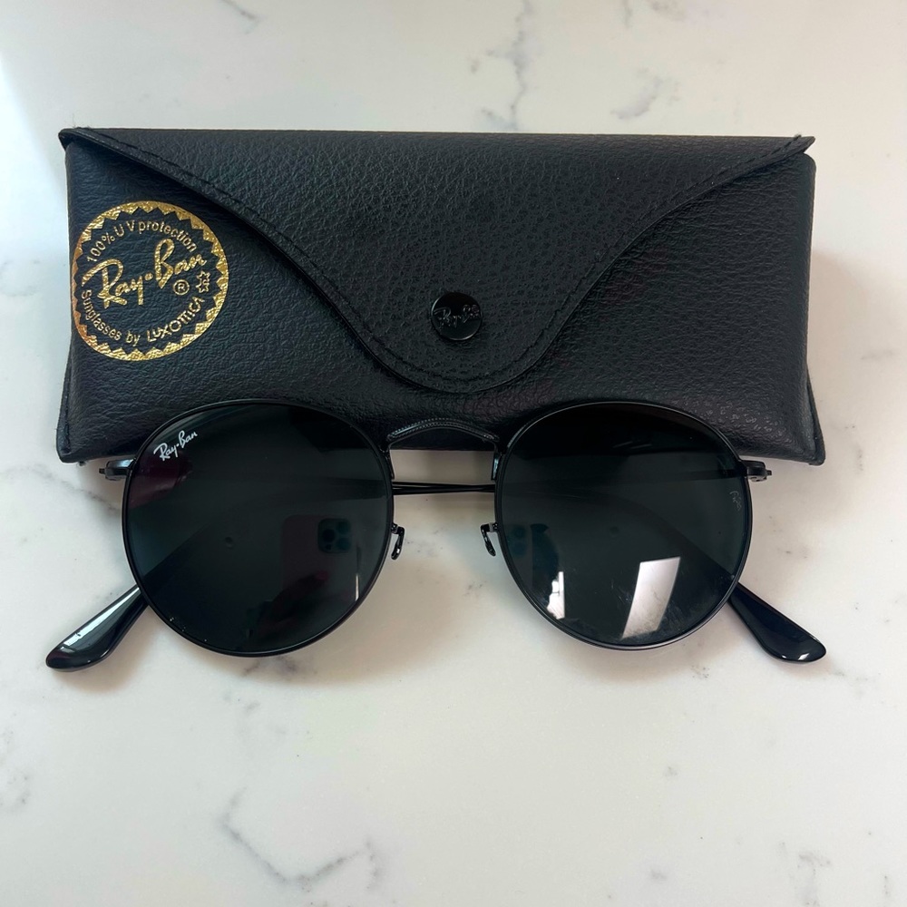 Ray-Ban black round sunglasses